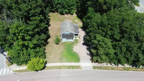 41 Kellogg Rd, Essex Junction, VT 05452