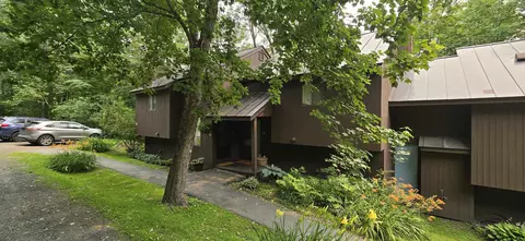 445 Old Quechee Rd #E, Hartford, VT 05059 photo 21