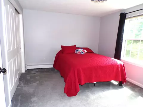 Bedroom - 6 Pleasant St, Hooksett, NH 03106 photo 3 of 5