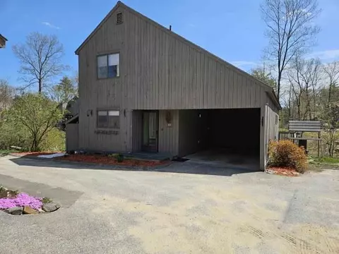 111 Coburn Woods Dr #48, Nashua, NH 03063