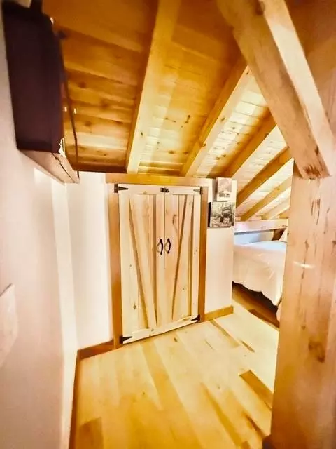 Entry Way - 225 Redfield Rd, Barton, VT 05822 photo 3 of 5