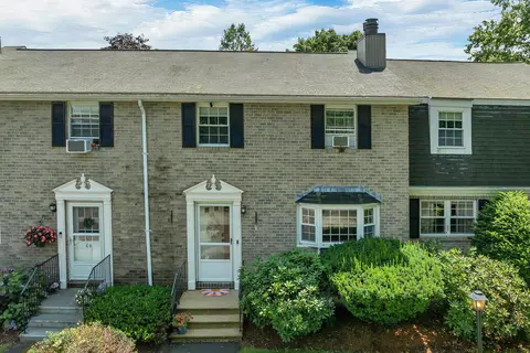 69 Fieldstone Dr, Londonderry, NH 03053