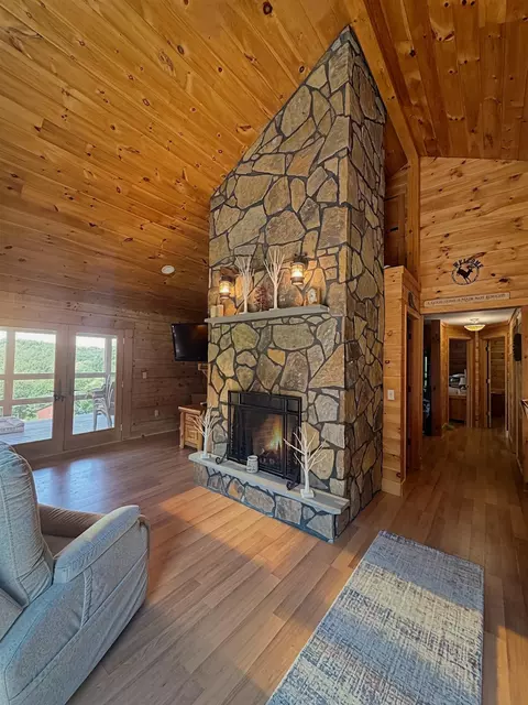 Living - 175 Beechwood Dr, Cornish, NH 03745 photo 2 of 3