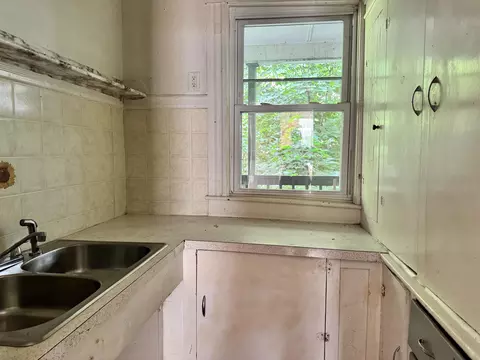 Kitchen - 6 Hooker Ave, Barre, VT 05641 photo 5 of 6