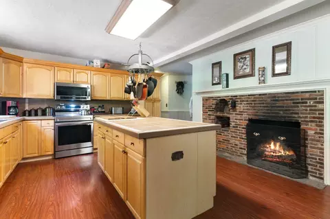Kitchen - 13 Brookside Ln, Newfane, VT 05345 photo 4 of 6