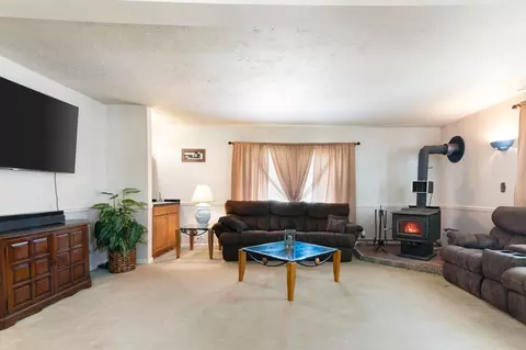 Living - 13 Brookside Ln, Newfane, VT 05345 photo 4 of 10