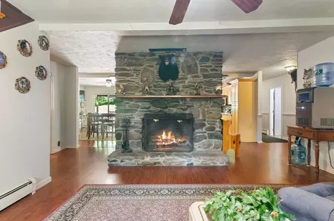 Living - 13 Brookside Ln, Newfane, VT 05345 photo 6 of 10