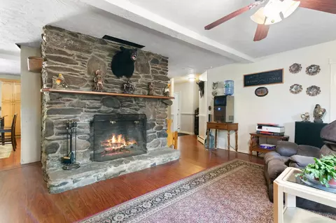 Living - 13 Brookside Ln, Newfane, VT 05345 photo 7 of 10