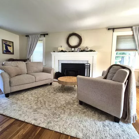 20 Bay St, Claremont, NH 03743