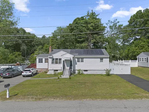 8 Haigh Ave, Salem, NH 03079