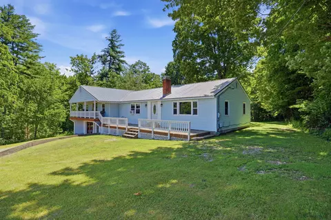 38 Storrs Dr, Loudon, NH 03307