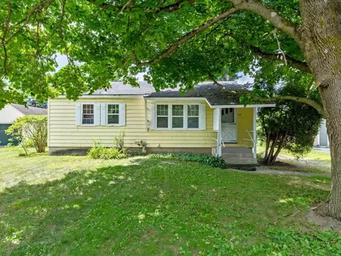 108 Iroquois Ave, Essex Junction, VT 05452