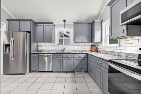 Kitchen - 29 Harris Rd, Windham, NH 03087 photo 1 of 5