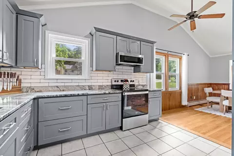 Kitchen - 29 Harris Rd, Windham, NH 03087 photo 2 of 5