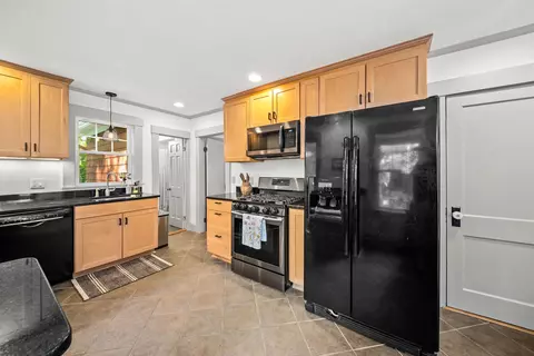 Kitchen - 22 12 Baker St, Dover, NH 03820 photo 4 of 5
