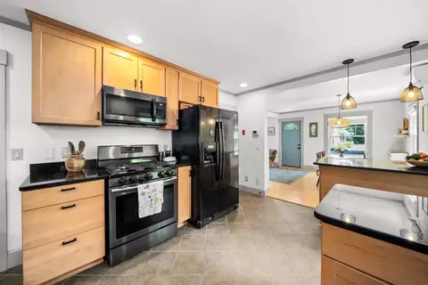 Kitchen - 22 12 Baker St, Dover, NH 03820 photo 2 of 5