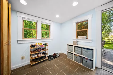 Entry Way - 22 12 Baker St, Dover, NH 03820 photo 2 of 2