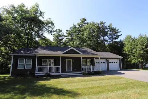 43 Cherry Ln, Newport, VT 05855