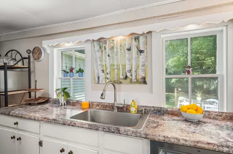 Kitchen - 167 Clark Rd, Rye, NH 03870 photo 2 of 4