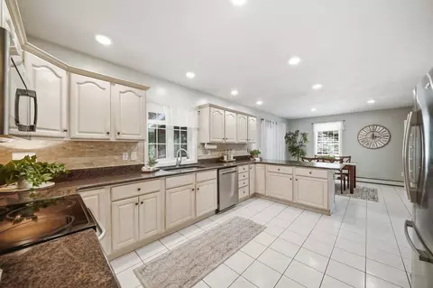 Kitchen - 4 Longmeadow Rd, Windham, NH 03087 photo 2 of 4
