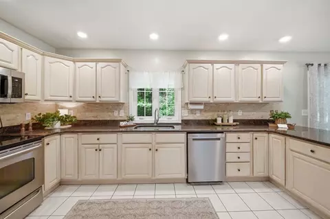 Kitchen - 4 Longmeadow Rd, Windham, NH 03087 photo 3 of 4