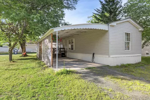 23 Family Cir, Hartland, VT 05048