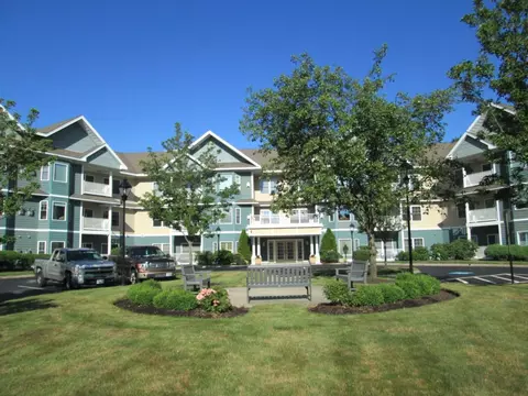 65 Hawthorne Dr #110, Bedford, NH 03110