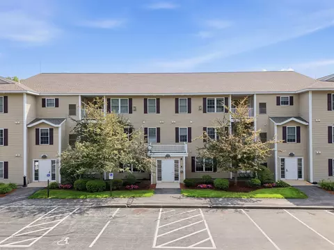 6 Crestview Cir #138, Londonderry, NH 03053