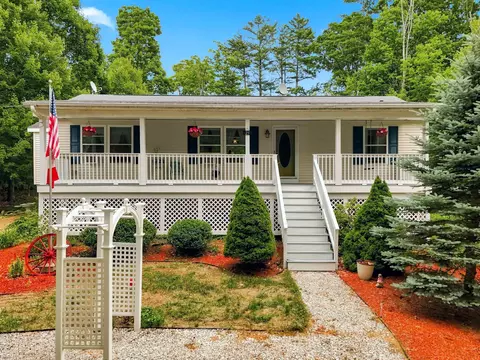 25 Dow Ln, Barnstead, NH 03225