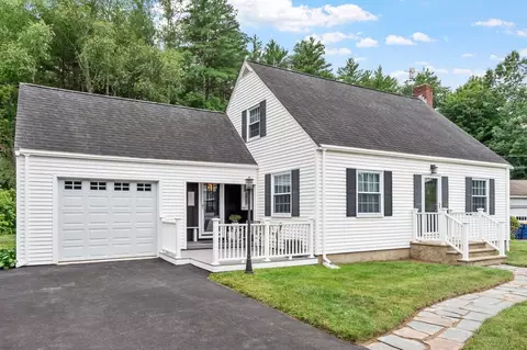 8 Kimball Ave, Plaistow, NH 03865