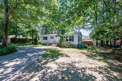 20 Riverside Dr, Fremont, NH 03044