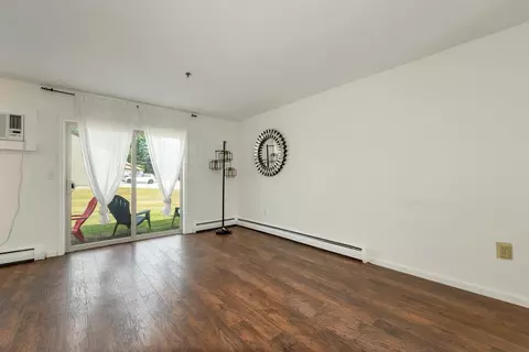 Living - 28 Tideview Dr, Dover, NH 03820 photo 4 of 6