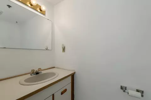 Bath - 28 Tideview Dr, Dover, NH 03820 photo 2 of 2