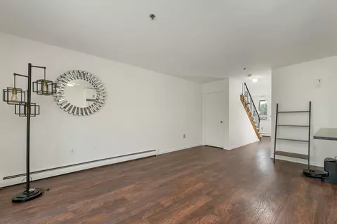 Living - 28 Tideview Dr, Dover, NH 03820 photo 5 of 6