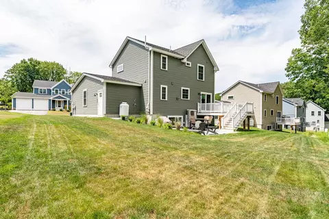 Exterior - 10 Banner Dr, Dover, NH 03820 photo 6 of 10