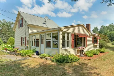 28 Salmon Falls Rd, Rochester, NH 03868