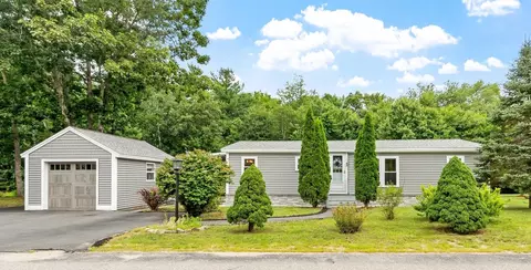 26 Country Ln, Fremont, NH 03044