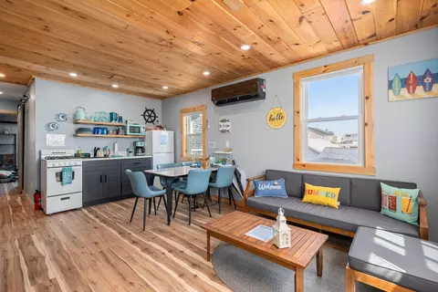 Living - 16 Riverview Ter, Hampton, NH 03842 photo 5 of 8