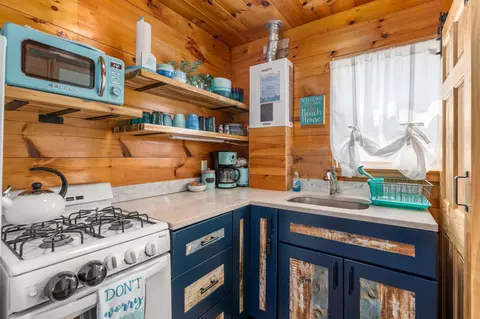 Kitchen - 16 Riverview Ter, Hampton, NH 03842 photo 2 of 4