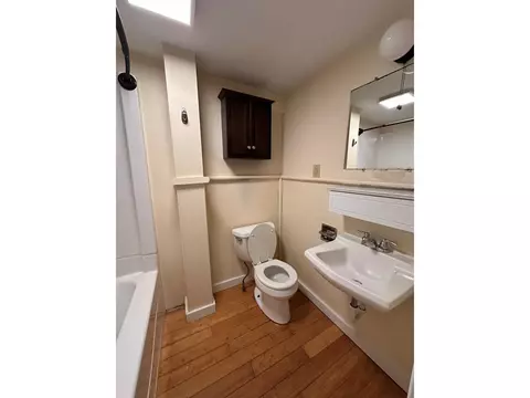 Bath - 87 Spring St, Burlington, VT 05401 photo 1 of 2