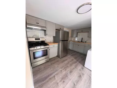 Kitchen - 87 Spring St, Burlington, VT 05401 photo 5 of 5