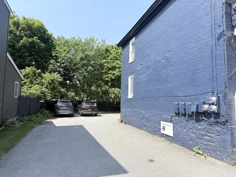 Exterior - 87 Spring St, Burlington, VT 05401 photo 3 of 5