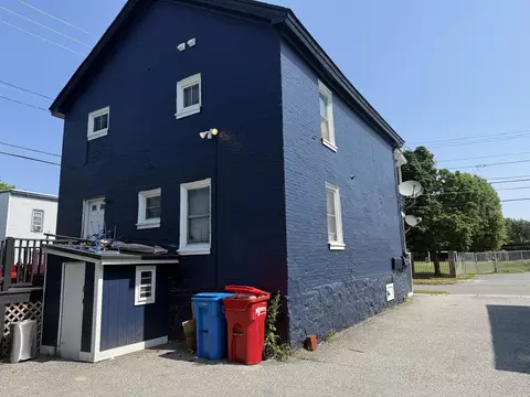 Exterior - 87 Spring St, Burlington, VT 05401 photo 4 of 5