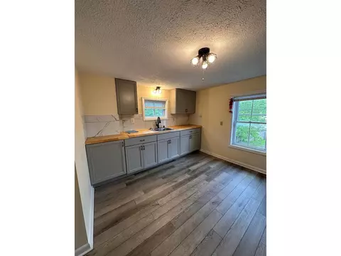 Kitchen - 87 Spring St, Burlington, VT 05401 photo 4 of 5