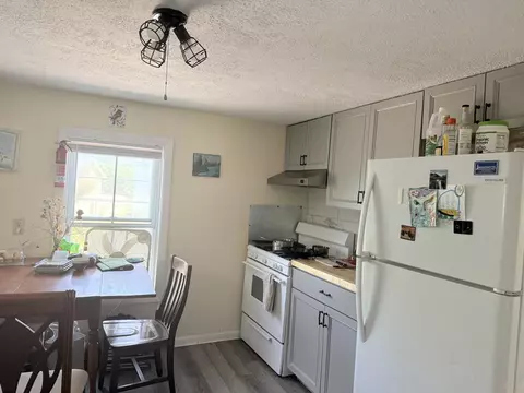 Kitchen - 87 Spring St, Burlington, VT 05401 photo 2 of 5
