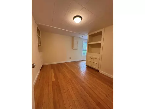Living - 87 Spring St, Burlington, VT 05401 photo 4 of 6