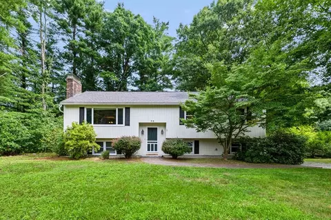 32 Raeder Dr, Stratham, NH 03885