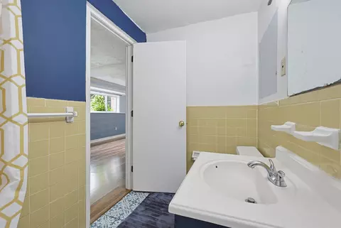 Bath - 6 Brookside Dr #2, Exeter, NH 03833 photo 1 of 3