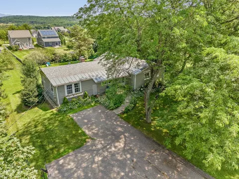 1450 Hinesburg Rd, South Burlington, VT 05403