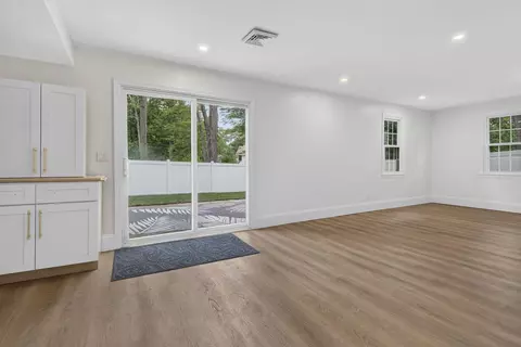 Living - 91 Carolan Ave, Hampton, NH 03842 photo 4 of 4